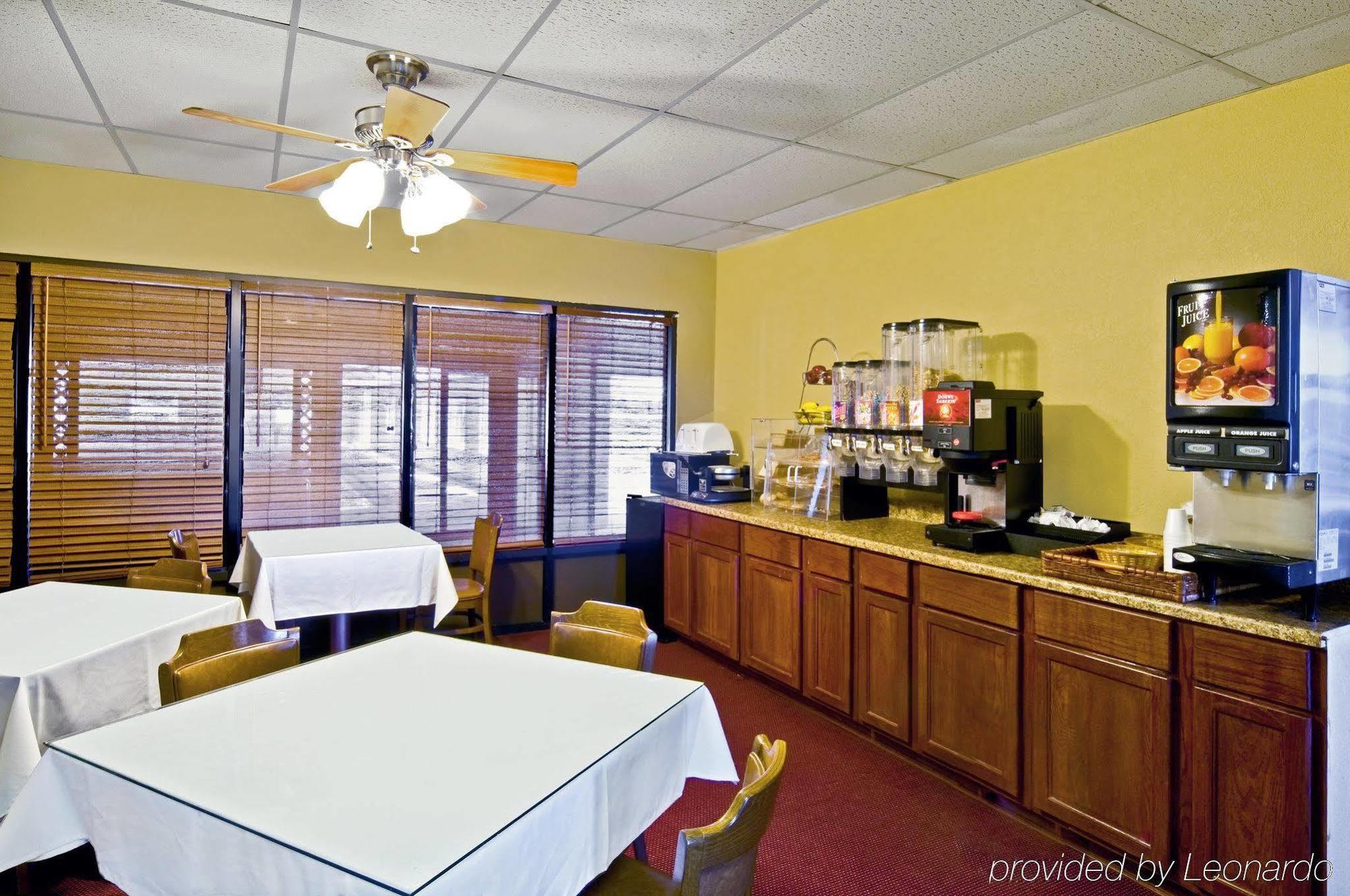 Fairview Inn By Oyo Hesston I-135 Ресторан фото